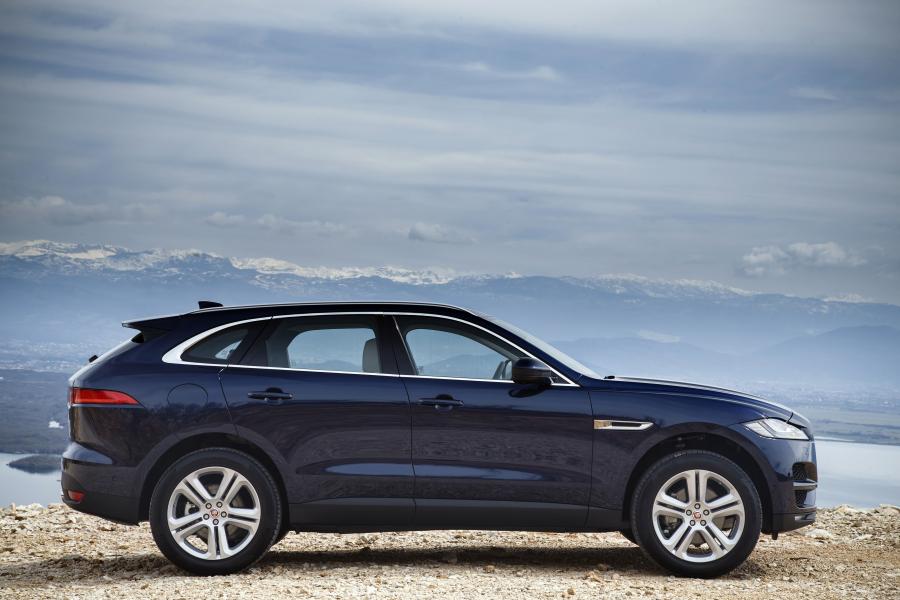  Jaguar F-Pace Portfolio 2016 года  (фото 23 из 31)